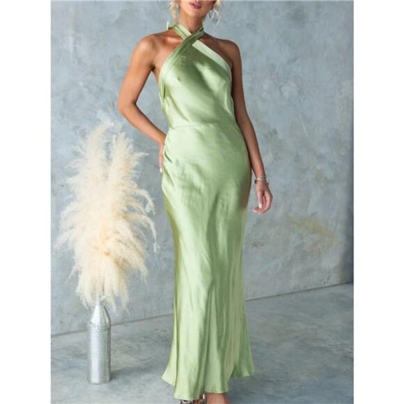 Backless Halter Neck Maxi Dress - Picture 13 of 15